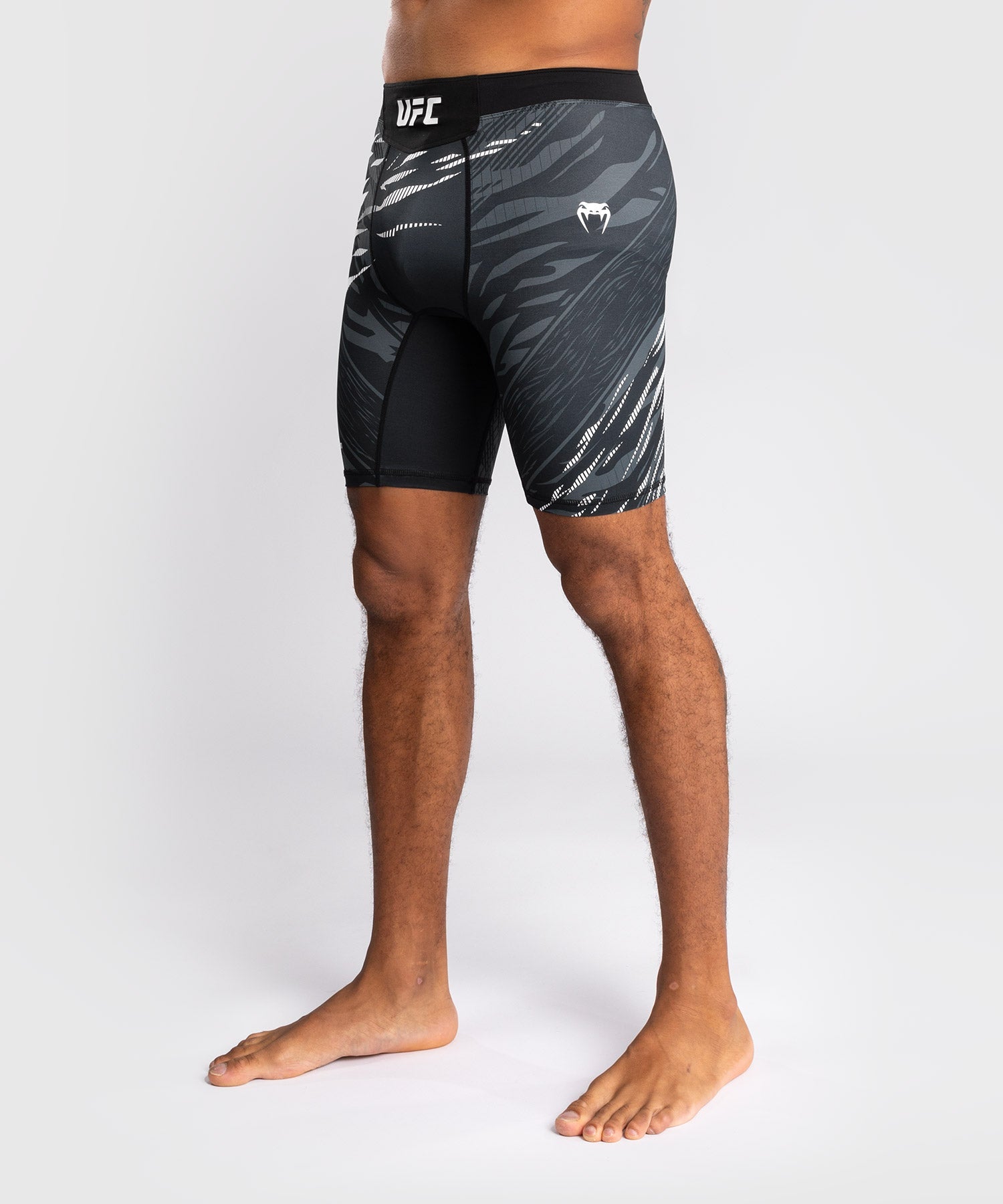 UFC Venum Vale Tudo Fight Night Fusion Shorts – Schwarz