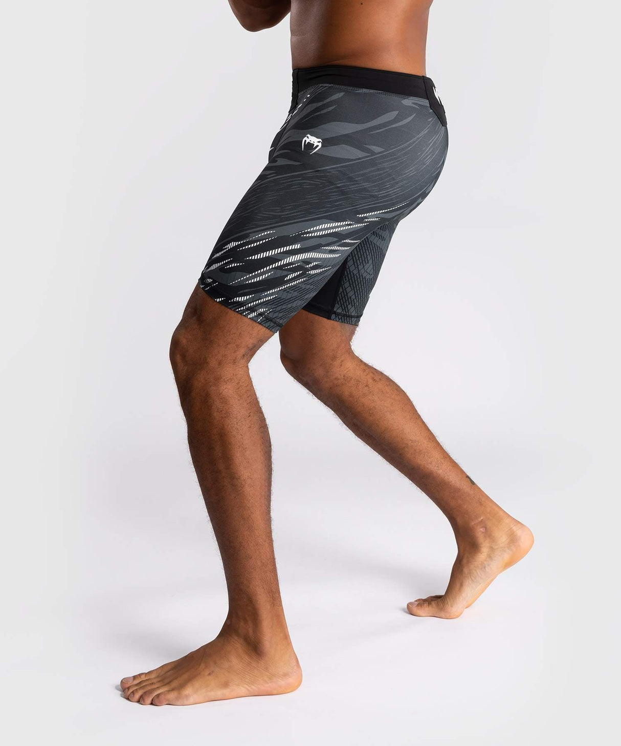 UFC Venum Vale Tudo Fight Night Fusion Shorts – Schwarz