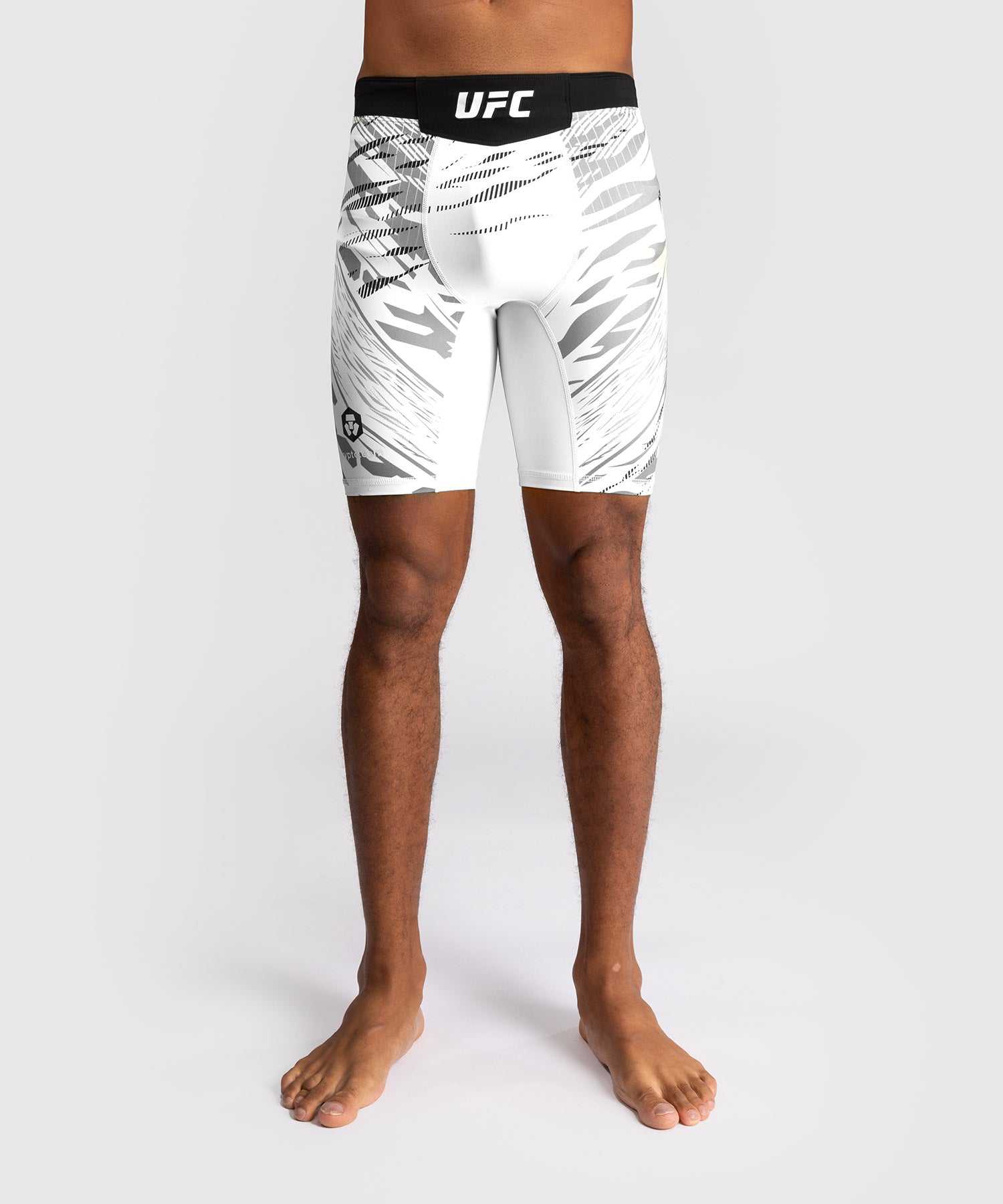 UFC Venum Vale Tudo Fight Night Fusion Shorts – Weiss