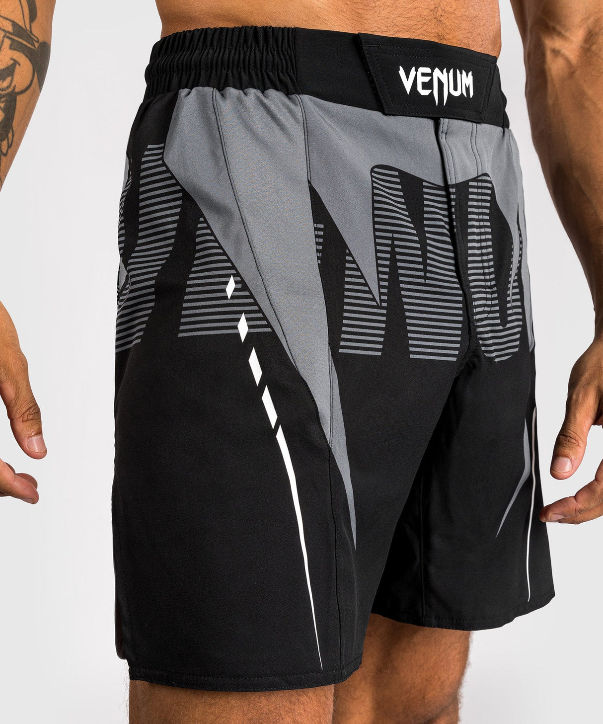 Venum MMA Shorts Adrenaline – Schwarz/Silbergrau