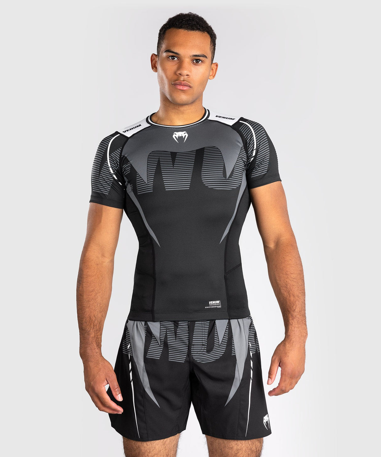 Venum Rashguard Kurzarm Adrenaline – Schwarz/Silbergrau
