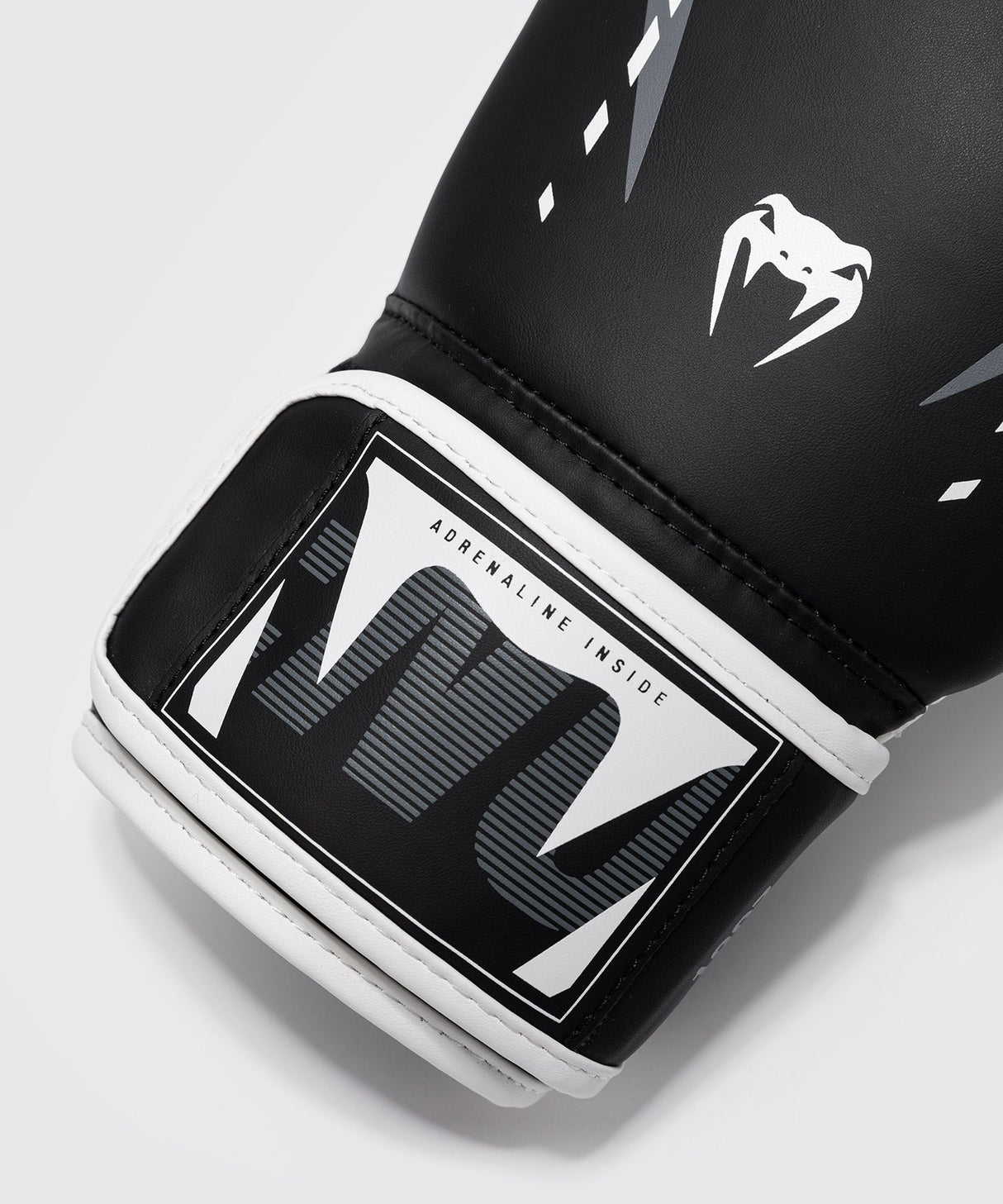 Venum Boxhandschuhe Adrenaline – Schwarz/Silbergrau