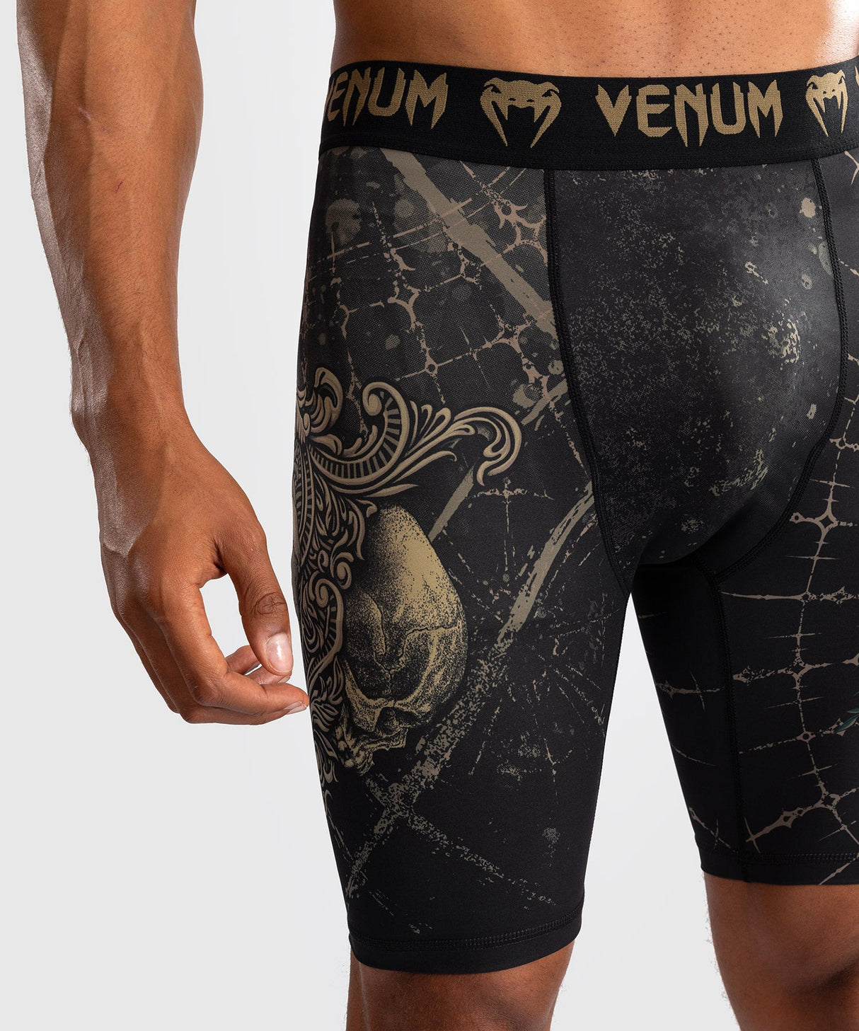 Venum Kompressionsshorts Santa Muerte 5.0 – Schwarz/Gold