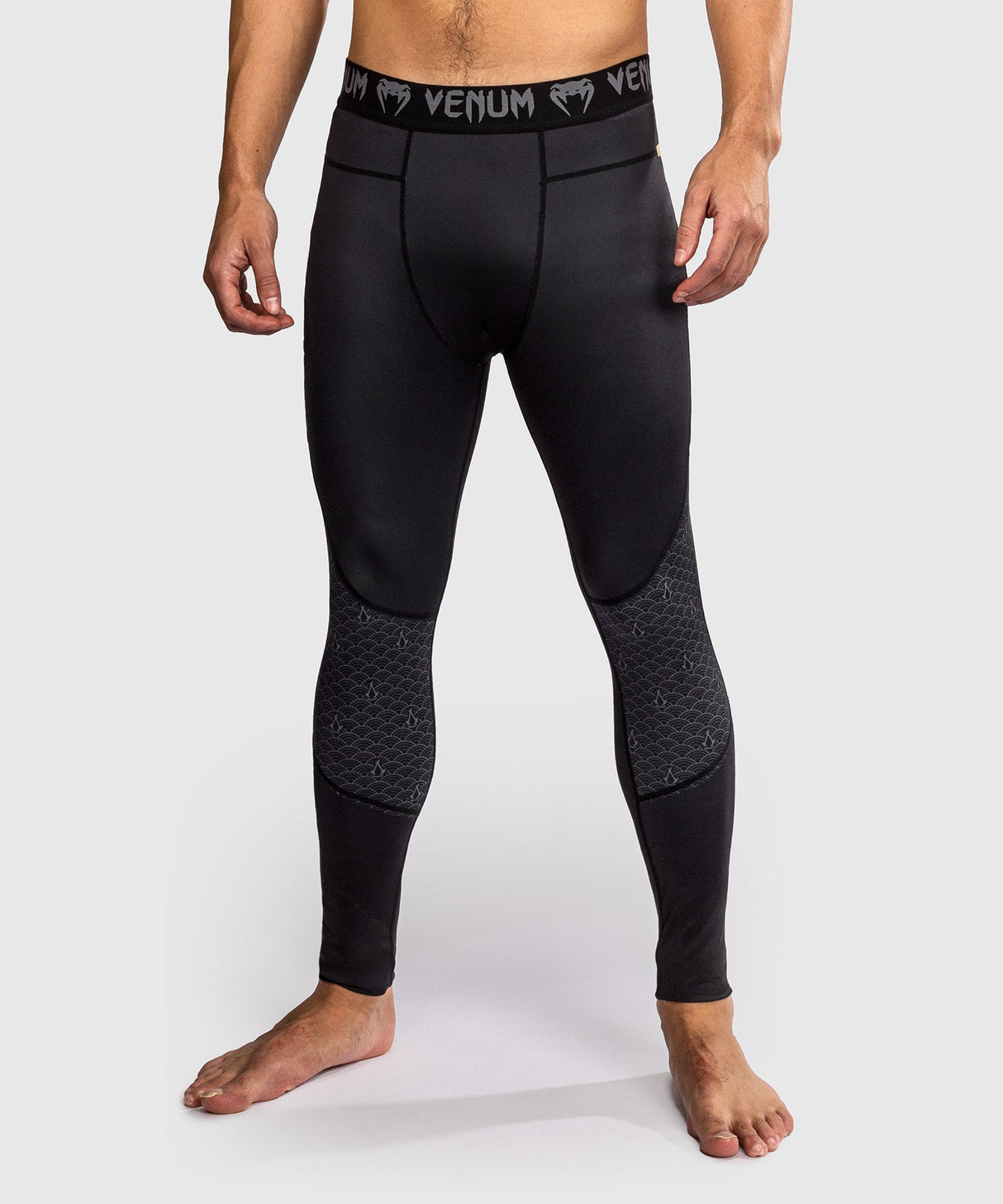 Venum x Assassin's Creed Shadows Spats – Schwarz