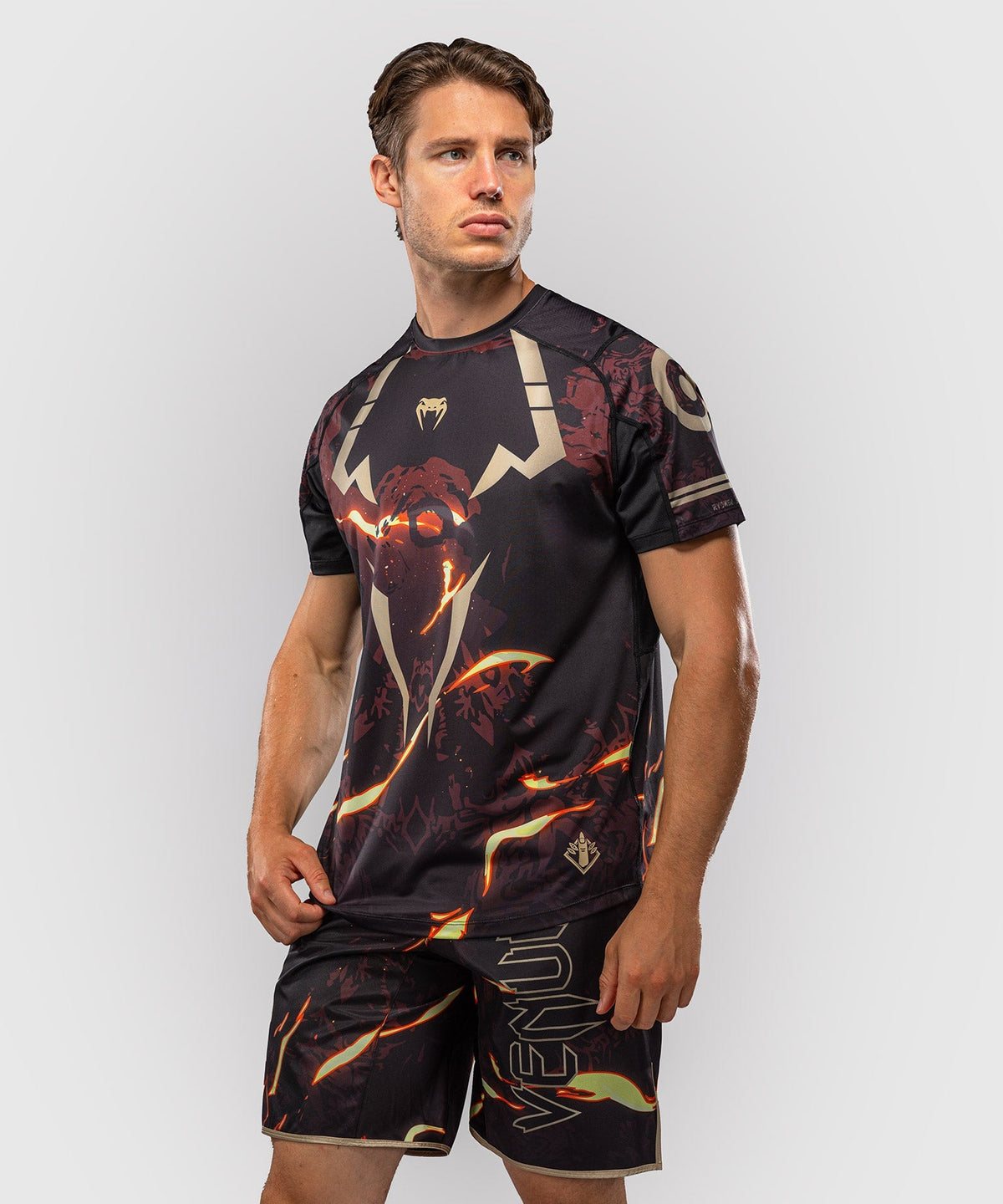 Venum T-Shirt x Jujutsu Kaisen Sukuna - Schwarz/Hellbeige