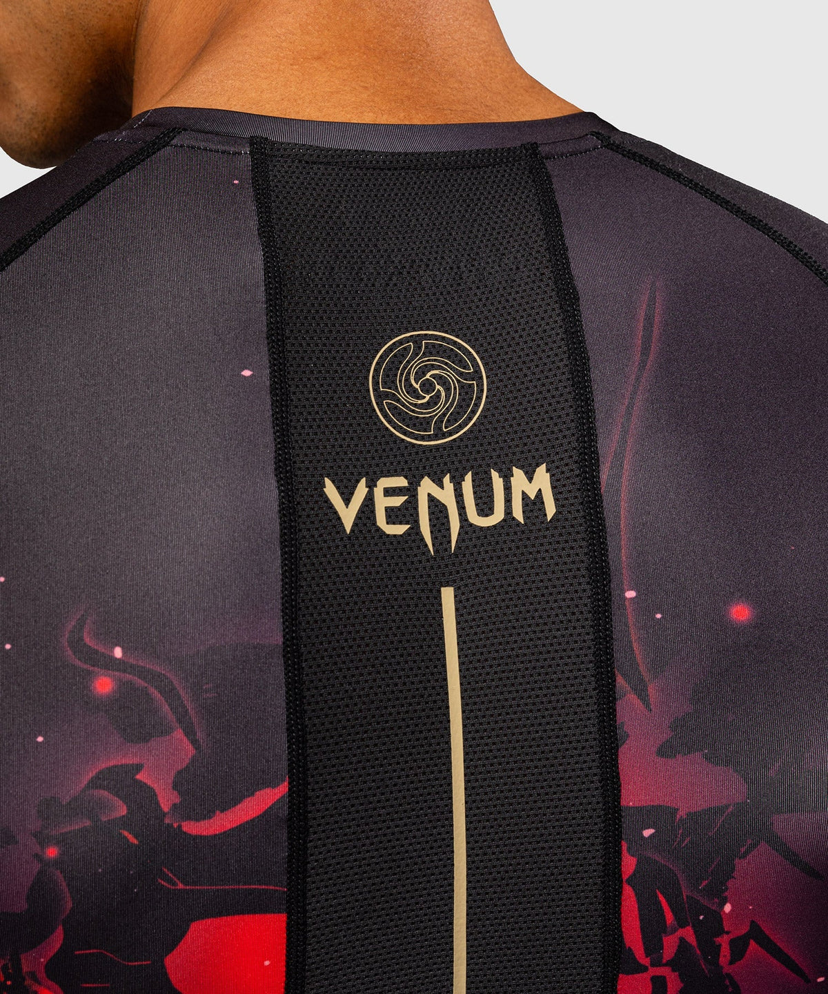Venum Rashguard x Jujutsu Kaisen Itadori Kurzarm - Schwarz/Rot