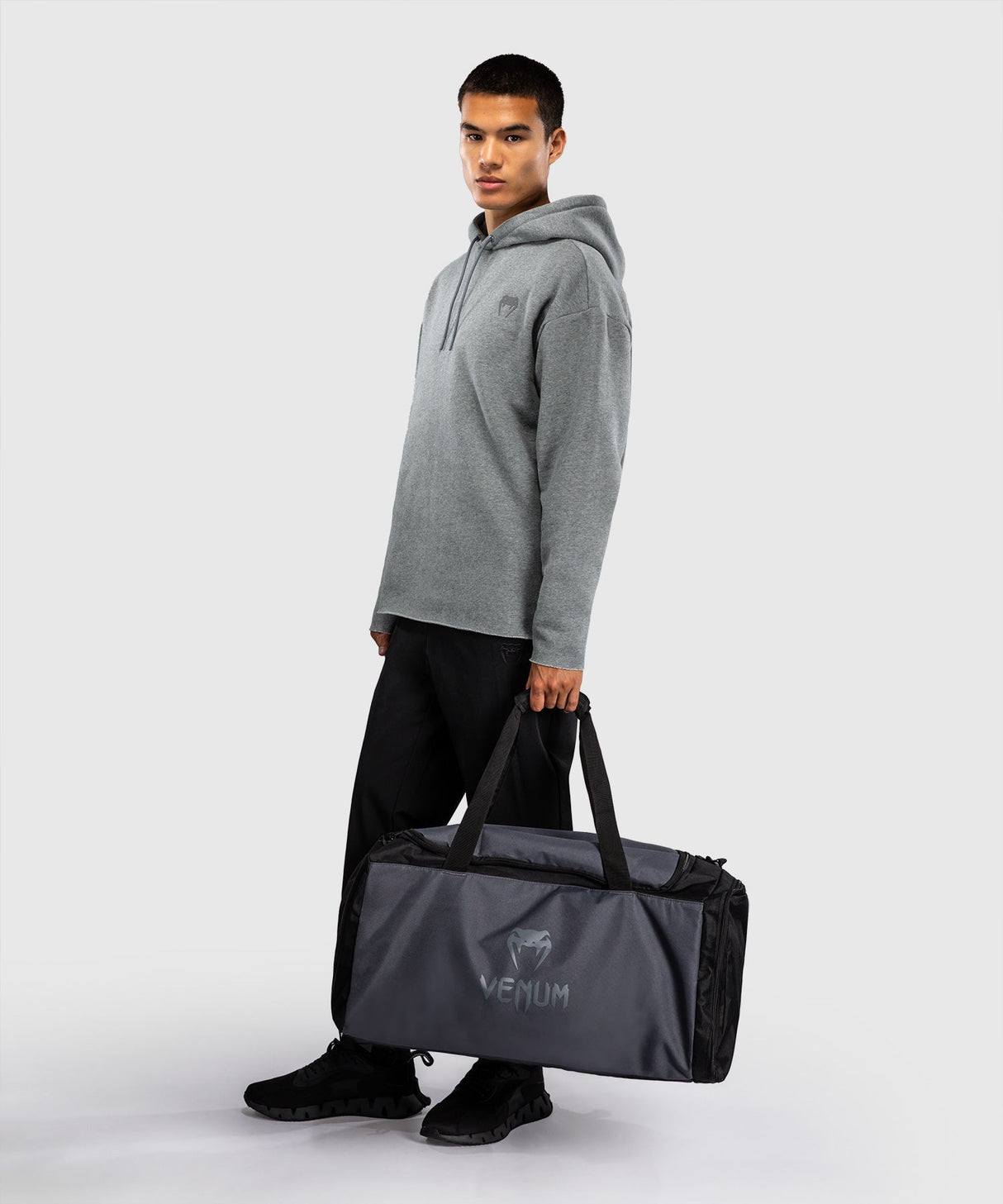 Venum Sporttas Essential L – Grau/Schwarz
