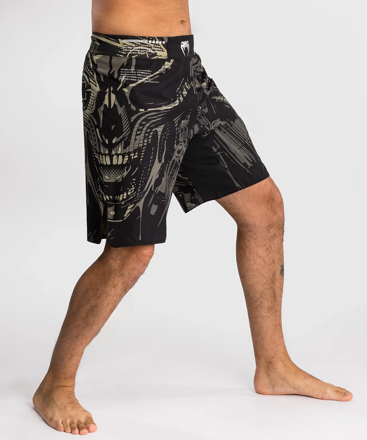 Venum MMA Shorts Invader – Schwarz