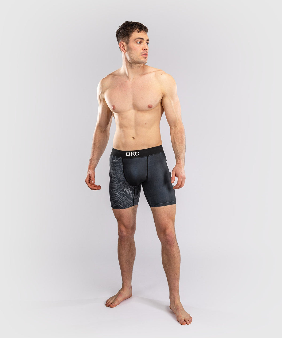 Venum Kompressionsshorts Karate Combat – Schwarz/Grau