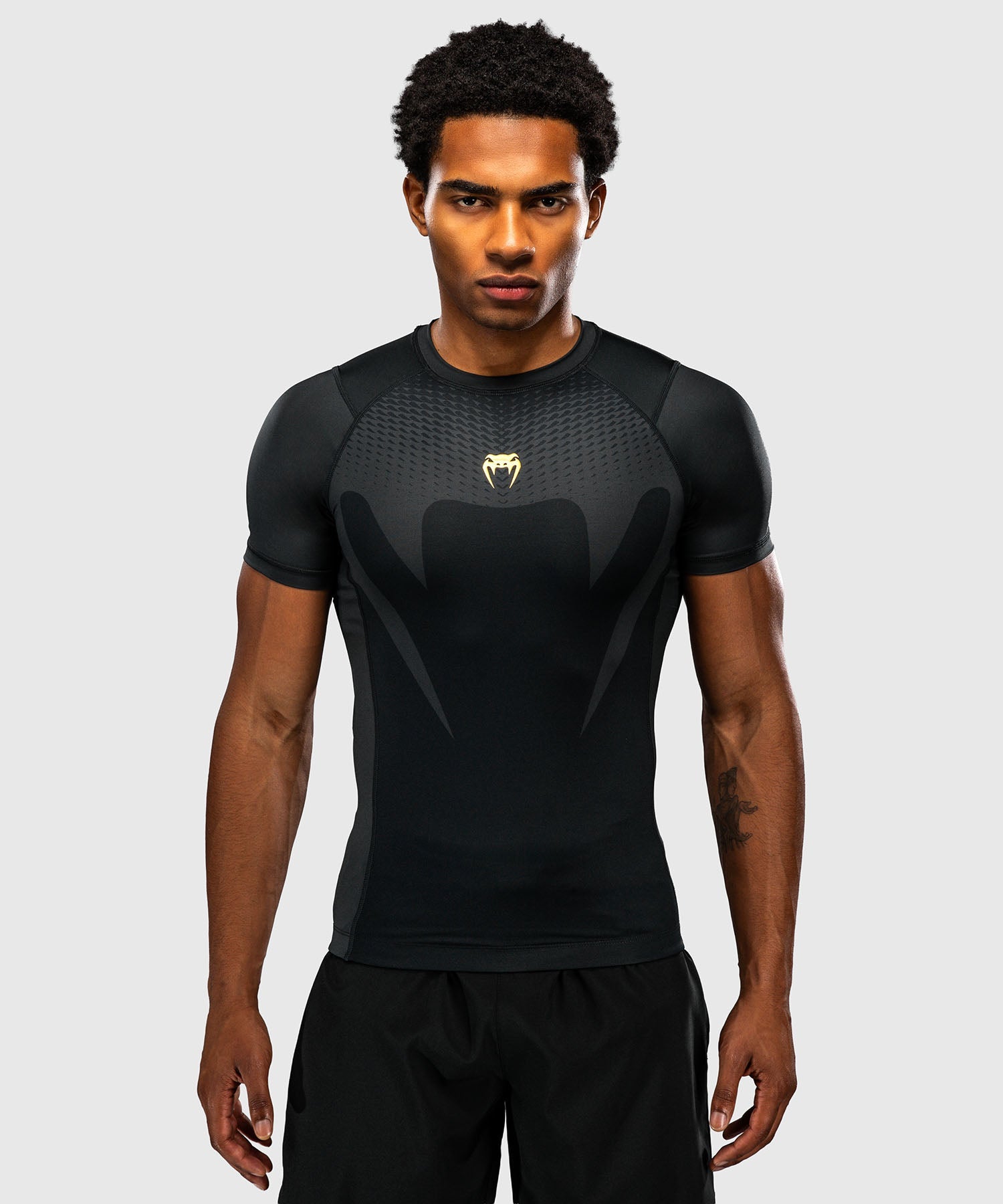 Venum Rashguard Attack Kurzarm - Schwarz/Gold
