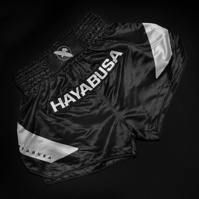 Hayabusa Muay-Thai-Shorts Core - Schwarz