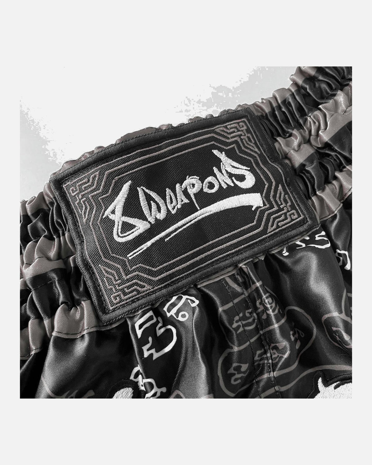 8 WEAPONS Muay-Thai-Shorts 8 Ways Yant 2.0 - Schwarz