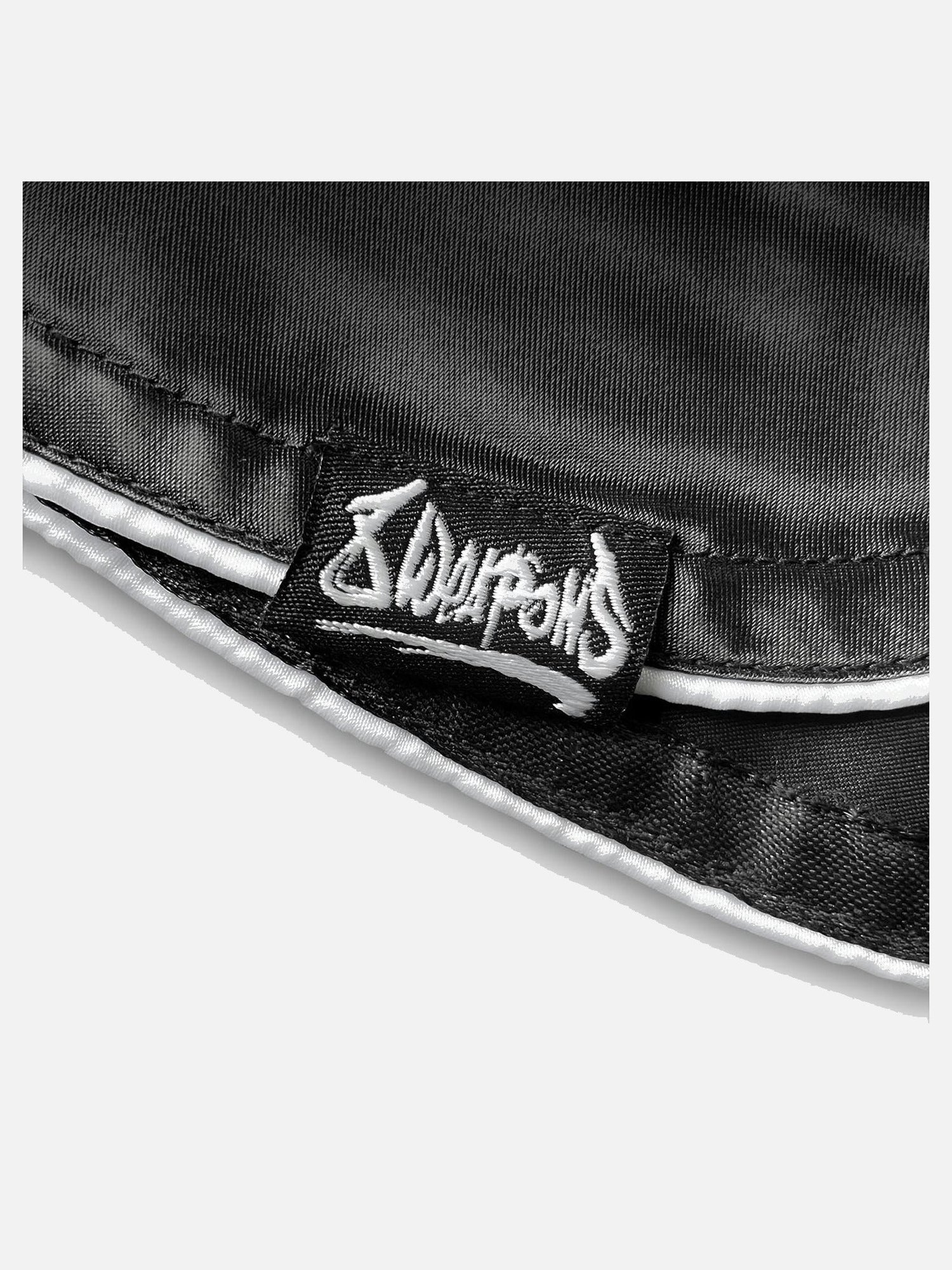 8 WEAPONS Muay-Thai-Shorts Mongkol - Schwarz/Weiß