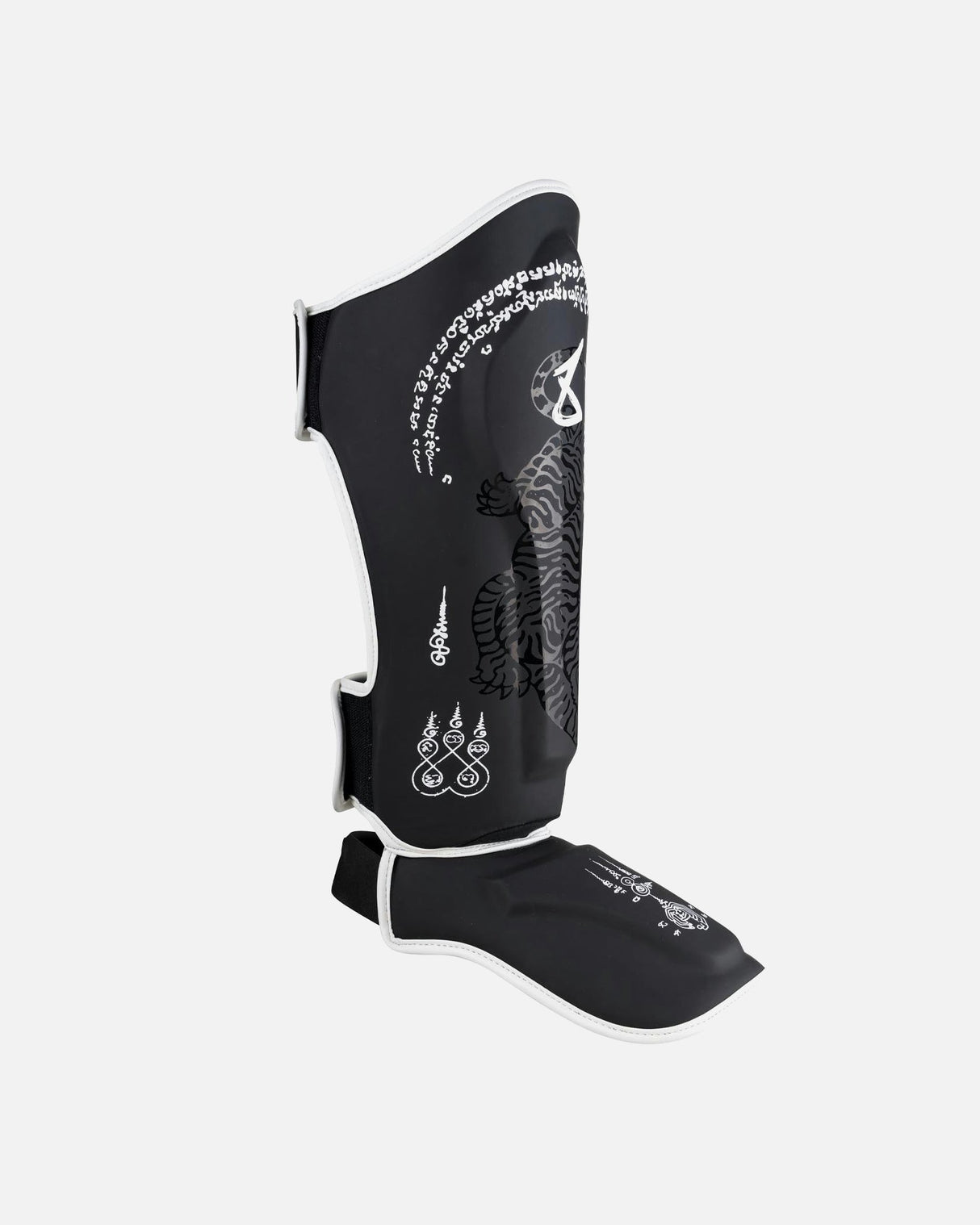 8 WEAPONS Schienbeinschoner Sak Yant Big Tiger - Schwarz