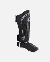 8 WEAPONS Schienbeinschoner Sak Yant Big Tiger - Schwarz