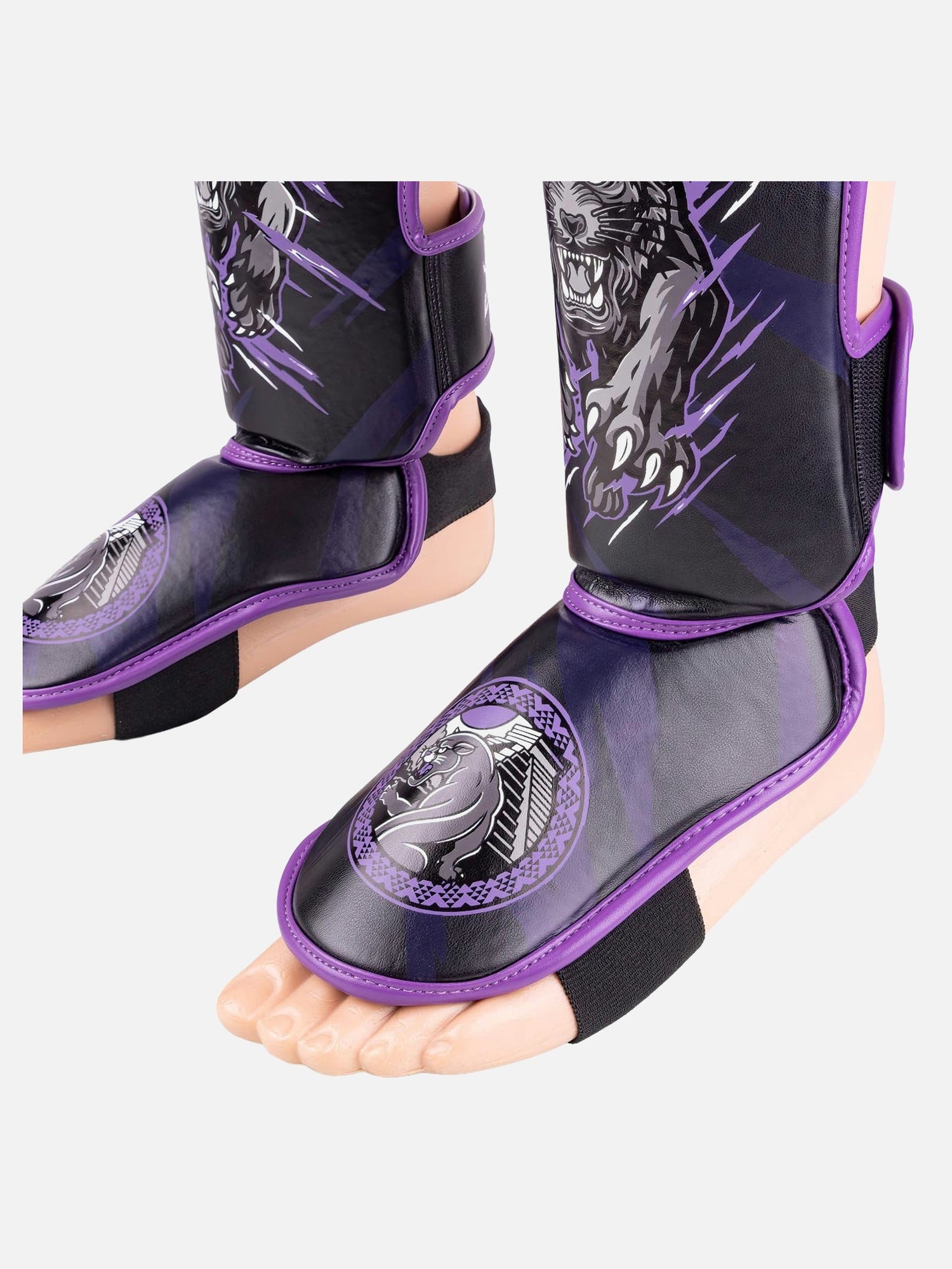8 WEAPONS Schienbeinschoner Beastial Panther - Schwarz/Lila