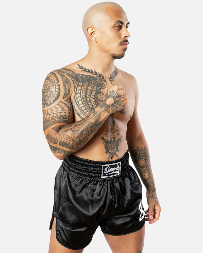 8 WEAPONS Muay Thai Shorts Strike - Schwarz/Weiß