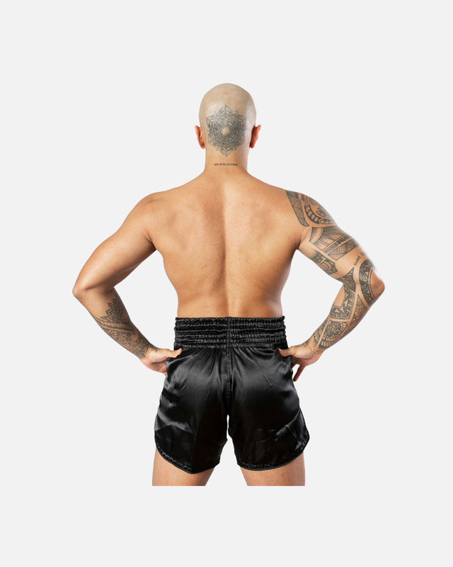 8 WEAPONS Muay-Thai-Shorts Strike - Schwarz/Gold