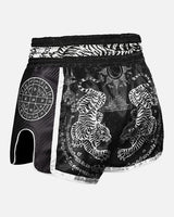 8 WEAPONS Muay Thai Shorts Carbon Sak Yant Tigers - Schwarz