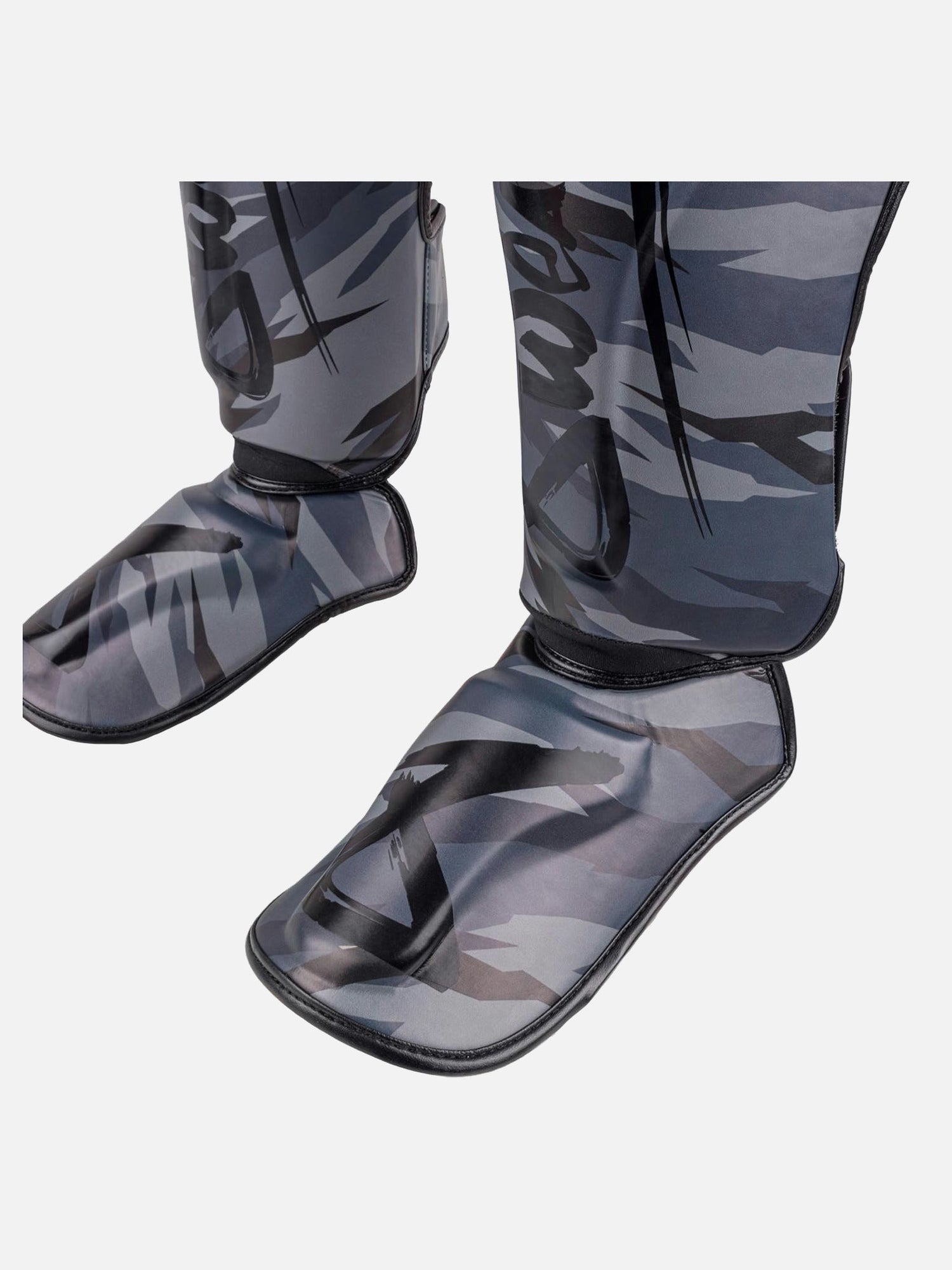 8 WEAPONS Schienbeinschoner Unlimited 2.0 - Urban Camo