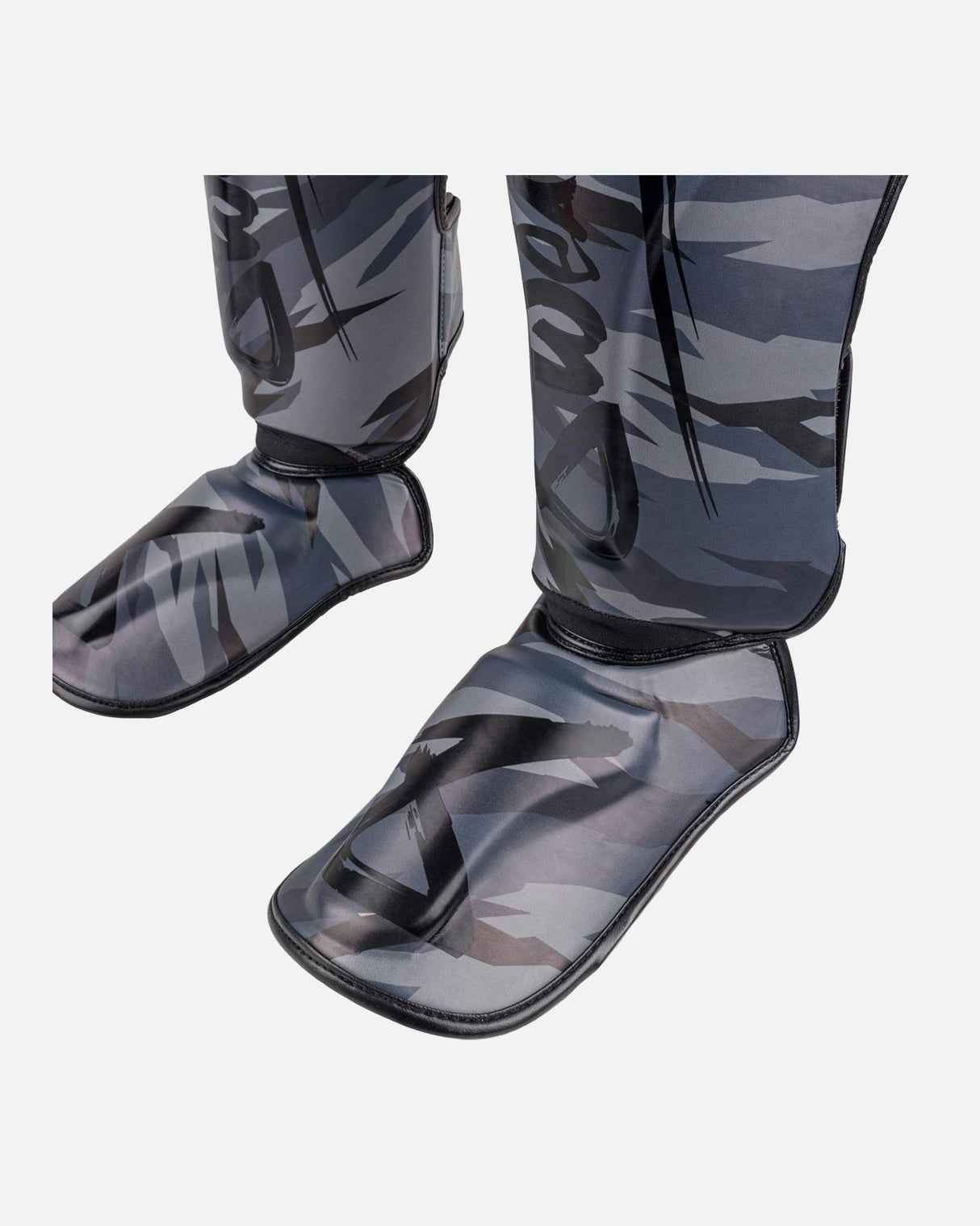 8 WEAPONS Schienbeinschoner Unlimited 2.0 - Urban Camo