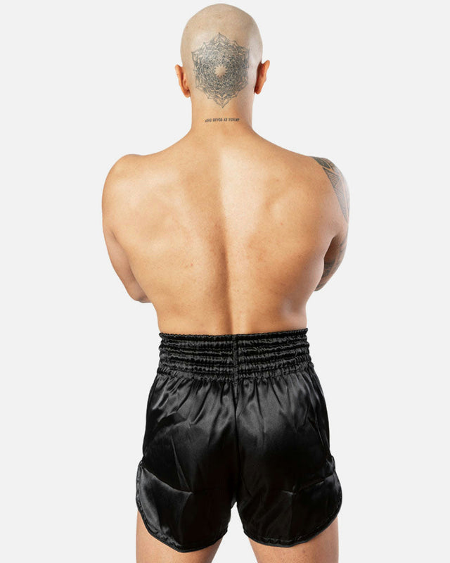 8 WEAPONS Muay Thai Shorts Strike - Schwarz/Weiß