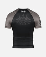 8 WEAPONS Rashguard 8 Ways Yant 2.0 - Schwarz