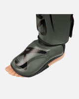 8 WEAPONS Schienbeinschoner Unlimited 2.0 - Oliv/Schwarz