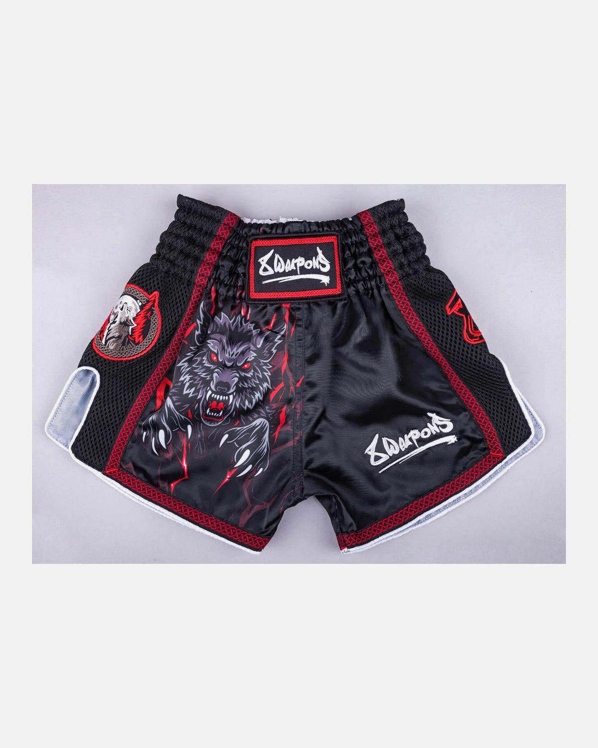 8 WEAPONS Muay Thai Shorts Beastial Wolf - Schwarz/Rot