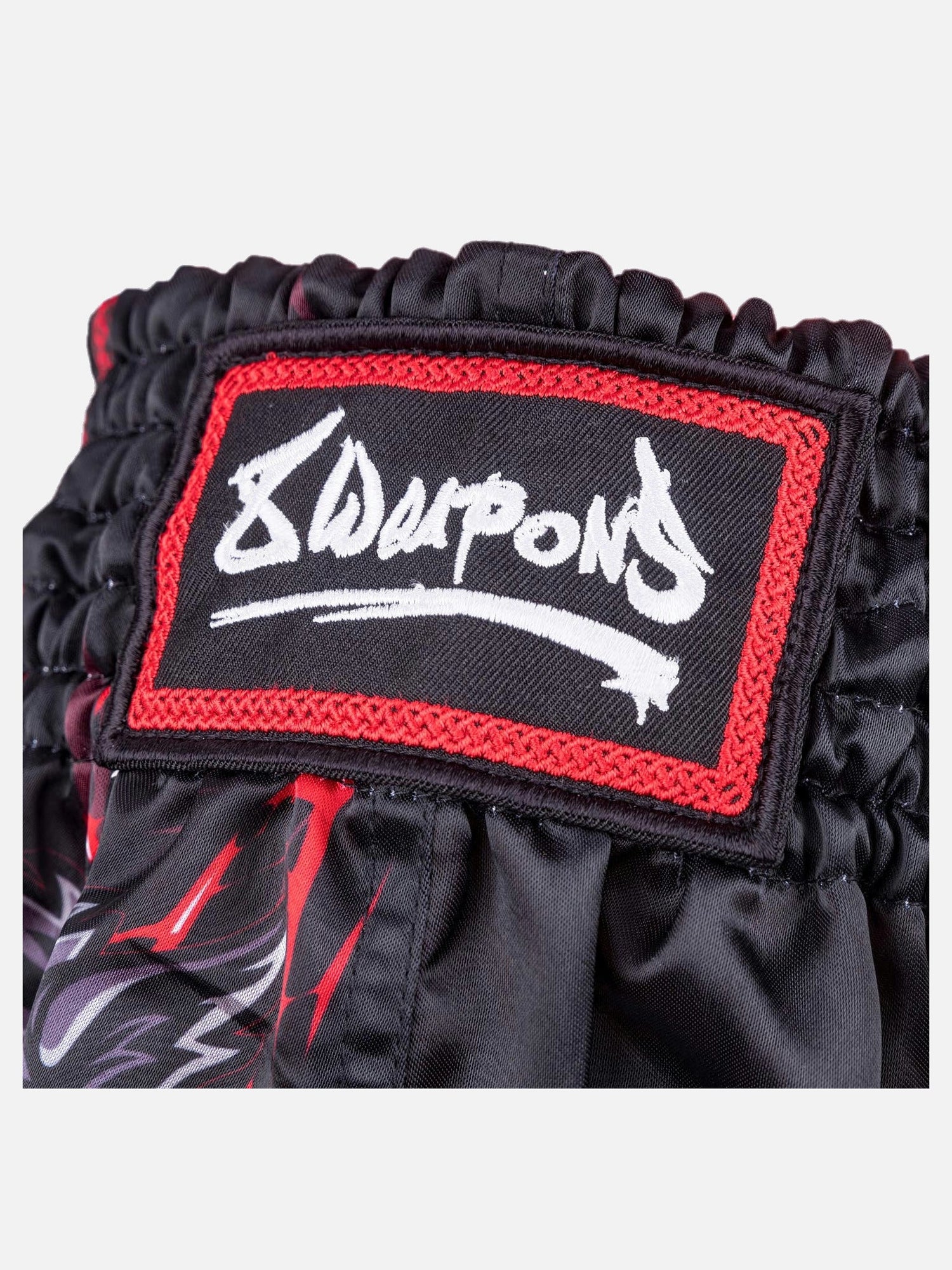 8 WEAPONS Muay-Thai-Shorts Beastial Wolf - Schwarz/Rot