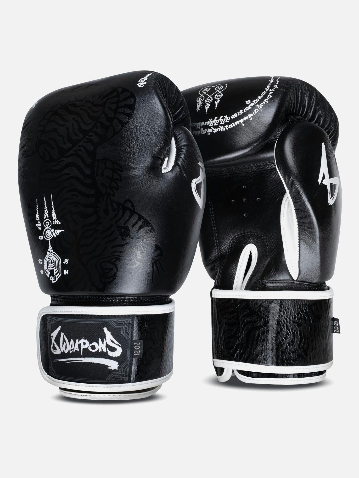 8 WEAPONS Boxhandschuhe Sak Yant Big Tiger - Schwarz