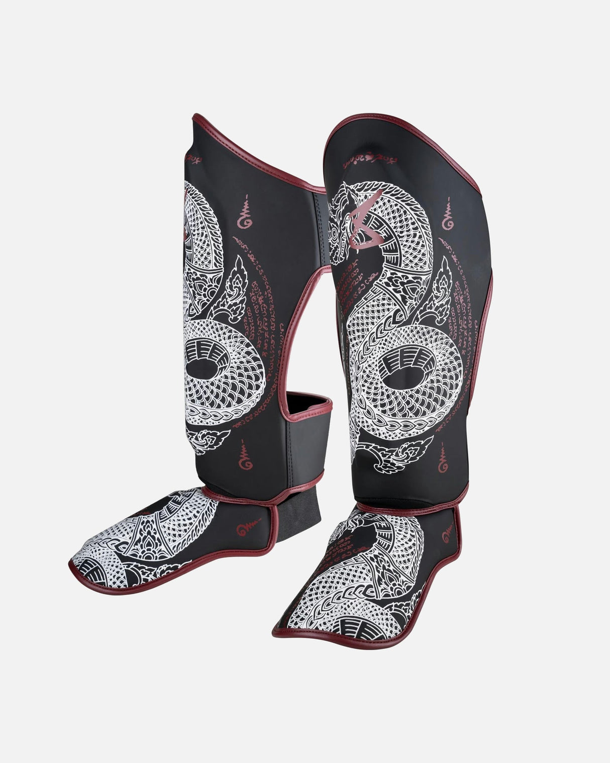 8 WEAPONS Schienbeinschoner Sak Yant Naga - Schwarz/Bordeaux