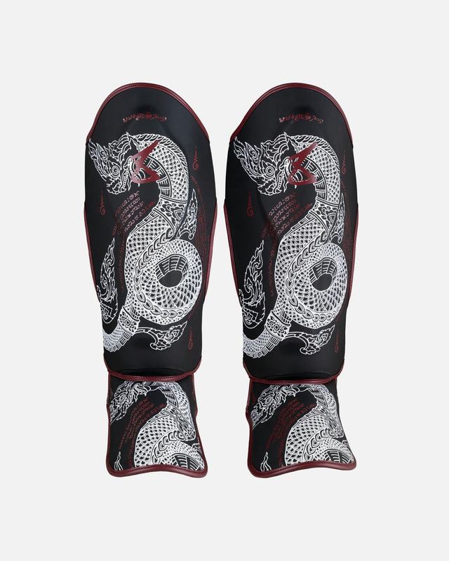 8 WEAPONS Schienbeinschoner Sak Yant Naga - Schwarz/Bordeaux