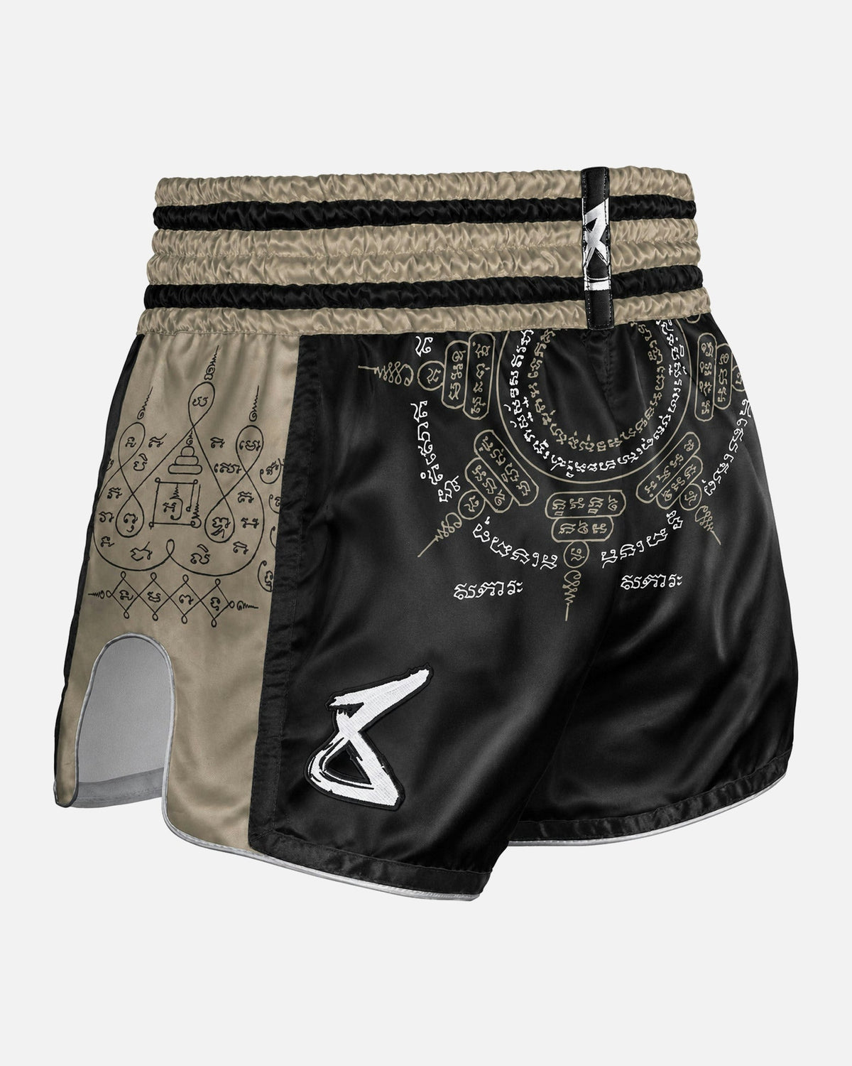 8 WEAPONS Muay-Thai-Shorts 8 Ways Yant 2.0 - Schwarz/Sand
