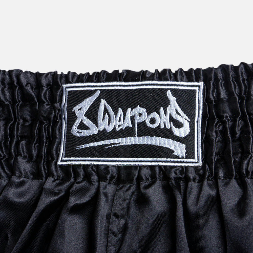 8 WEAPONS Muay Thai Shorts Strike - Schwarz/Weiß