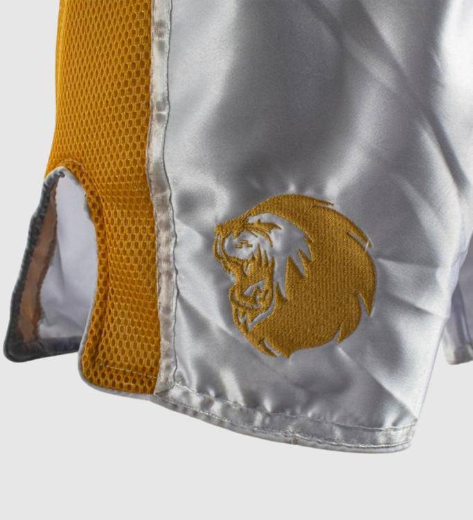 Super Pro Muay Thai Shorts Brave - Weiss/Gold - The Fight Company Deutschland