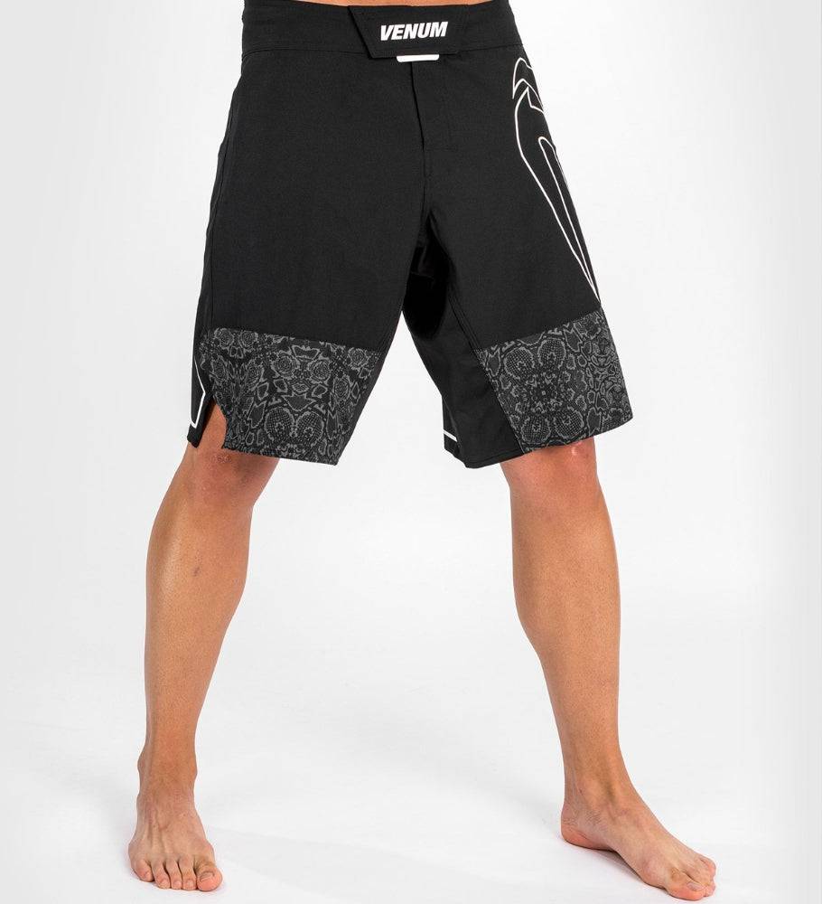 Venum MMA Shorts Light 4.0 - Schwarz/Schwarz - The Fight Company Deutschland