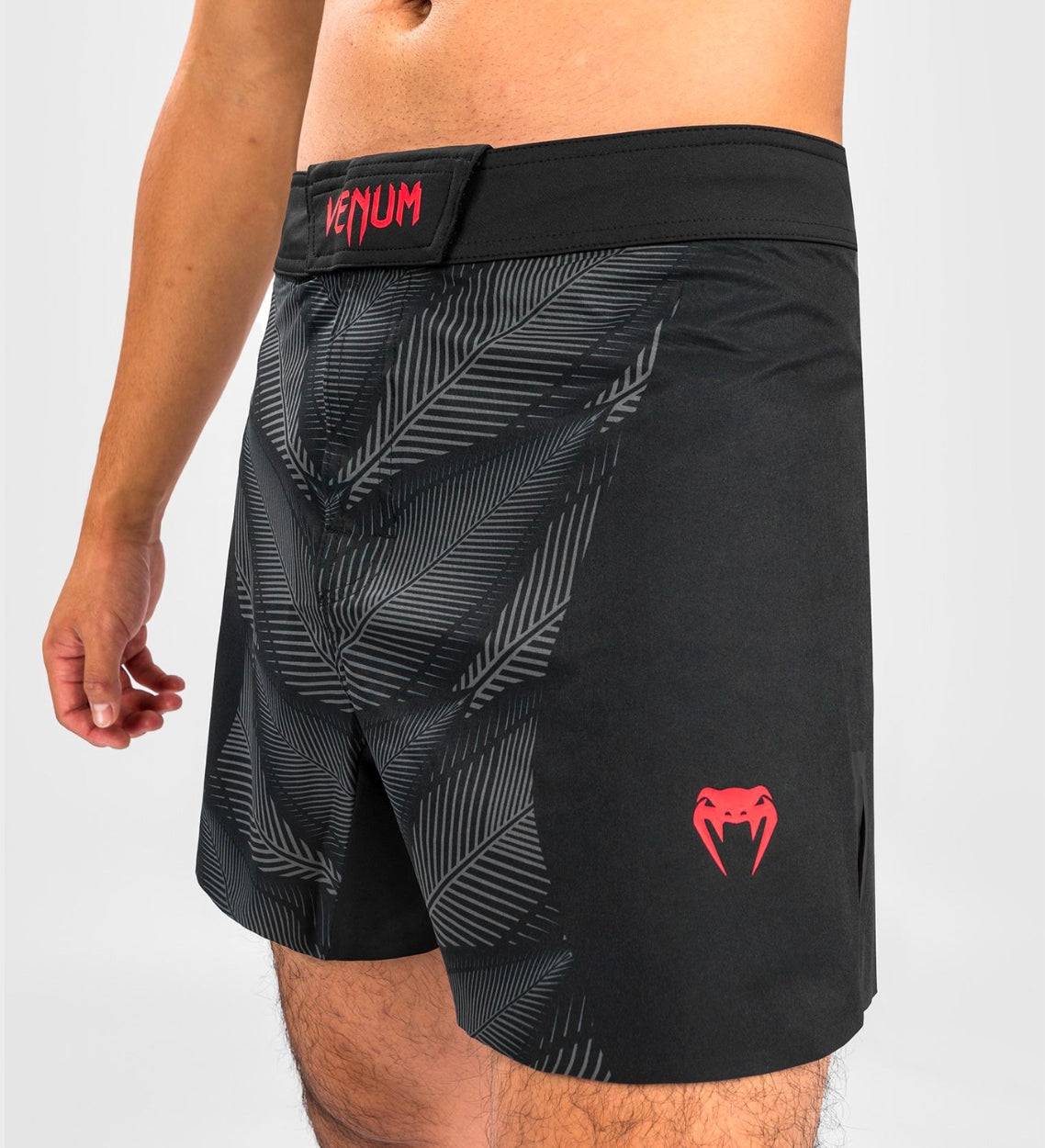 Venum MMA Shorts Phantom - Schwarz/Grau/Rot - The Fight Company Deutschland