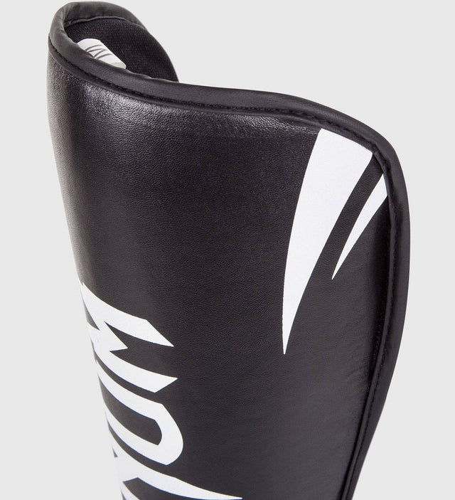 Venum Schienbeinschoner Challenger - Schwarz/Weiss - The Fight Company Deutschland