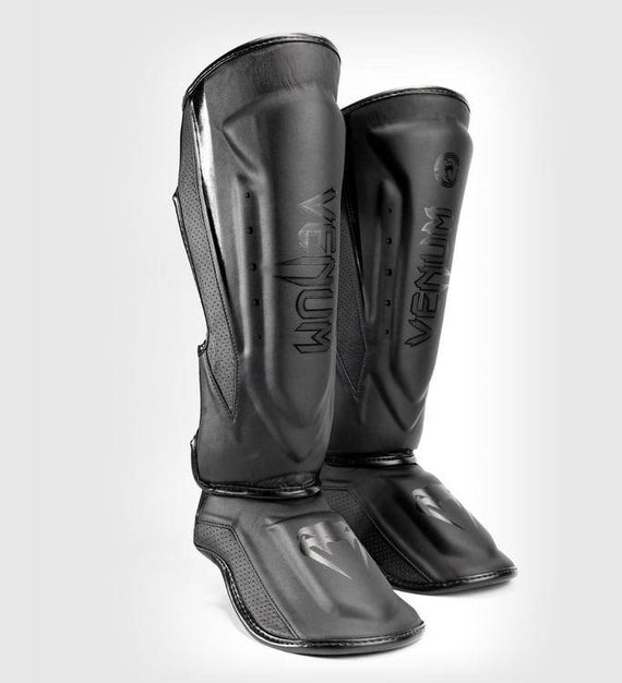 Venum Schienbeinschoner Elite Evo - Schwarz/Schwarz - The Fight Company Deutschland