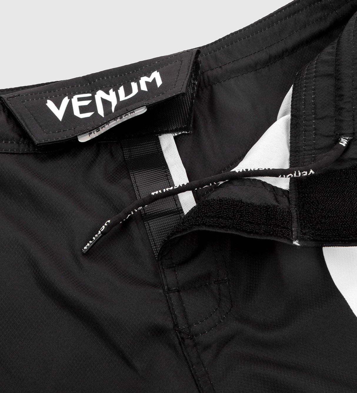 Venum MMA Shorts Light 3.0 - Schwarz/Weiss - The Fight Company