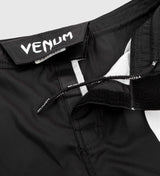 Venum MMA Shorts Light 3.0 - Schwarz/Weiss - The Fight Company